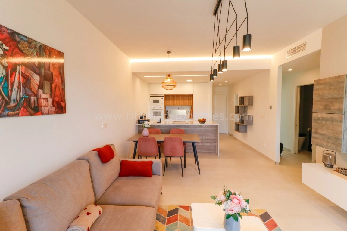 Apartment till försäljning i El Raso
