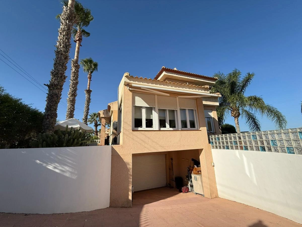 Detached Villa for sale in San Miguel De Salinas