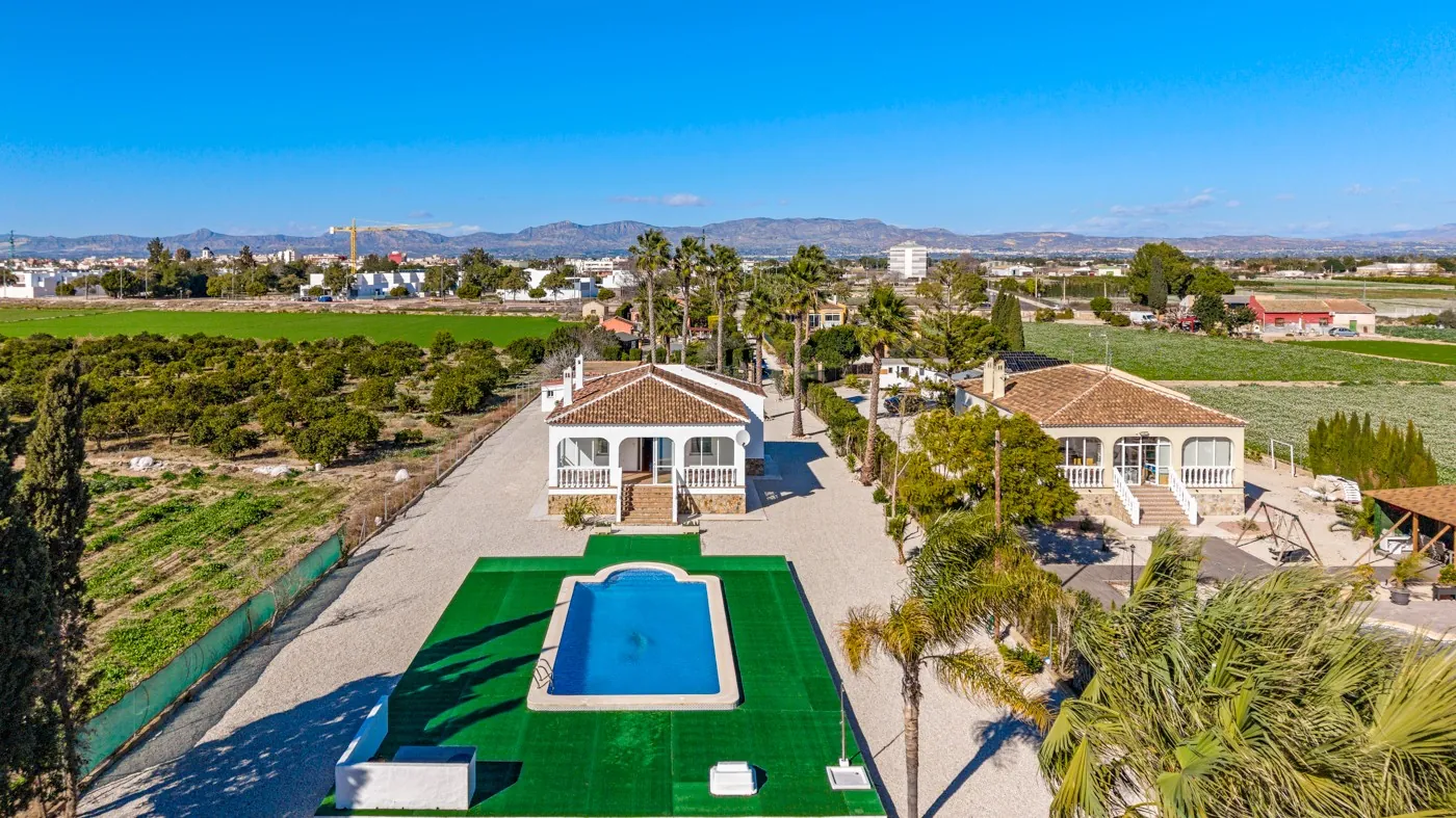 Country house for sale in Dolores
