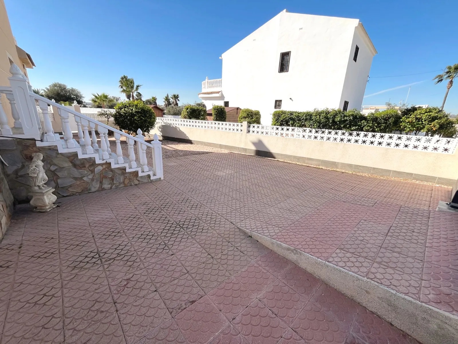 Villa for sale in Benijófar