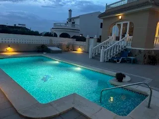 Villa for sale in Benijófar