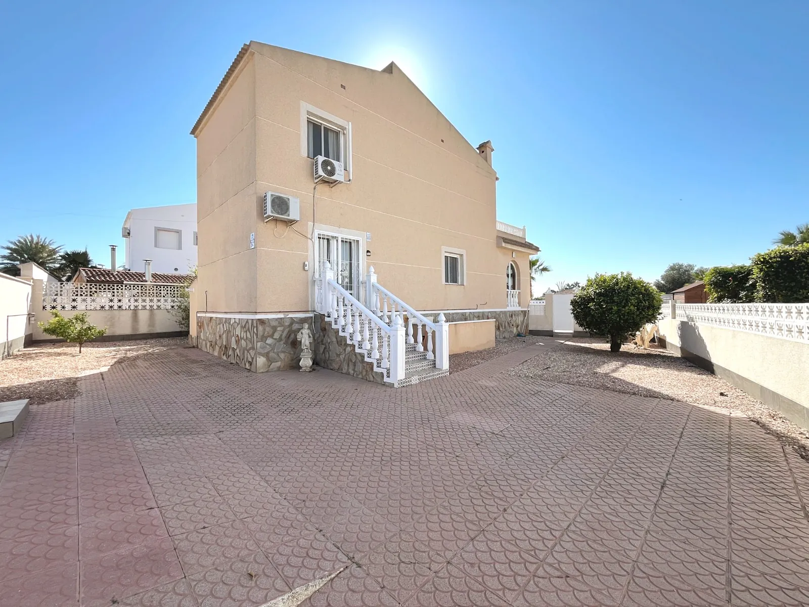 Villa for sale in Benijófar