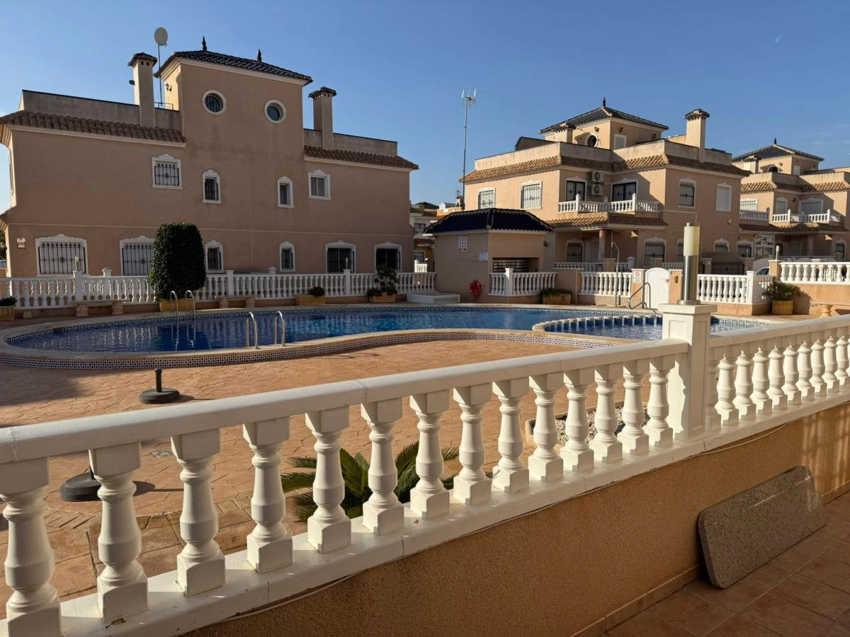 Semi-detached Villa à la vente à Torre De La Horadada