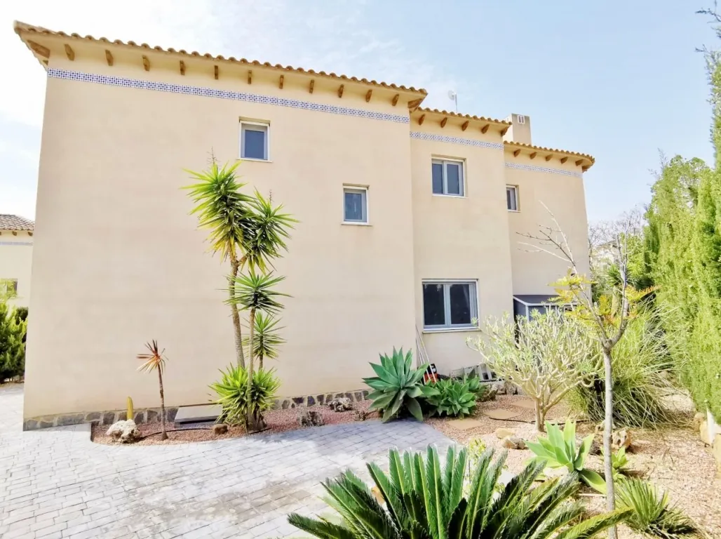 Villa for sale in Las Ramblas Golf Resort