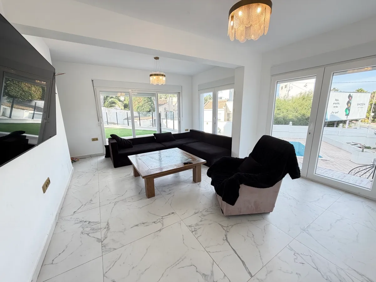 Villa en venta en Villamartin