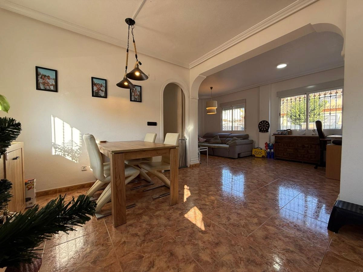 Semi-detached Villa à la vente à Torre De La Horadada
