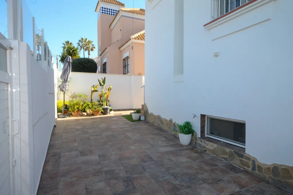 Villa til salg i San Miguel De Salinas