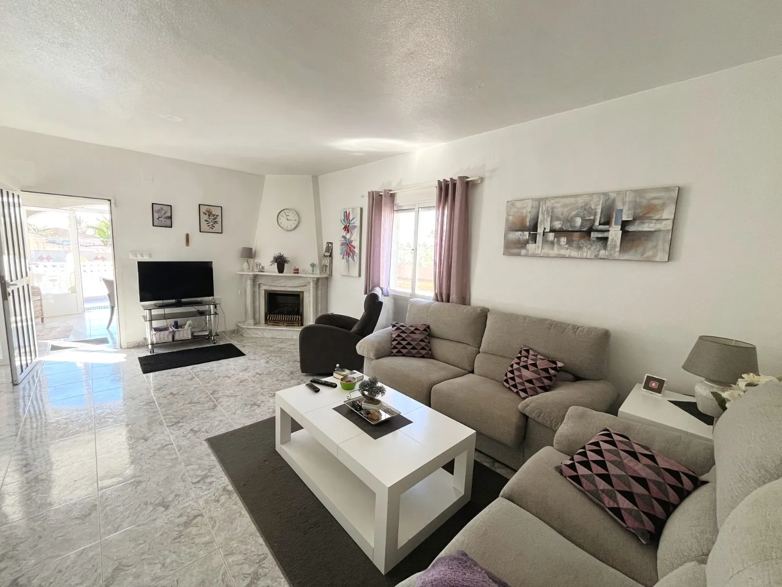 Villa for sale in Benijófar