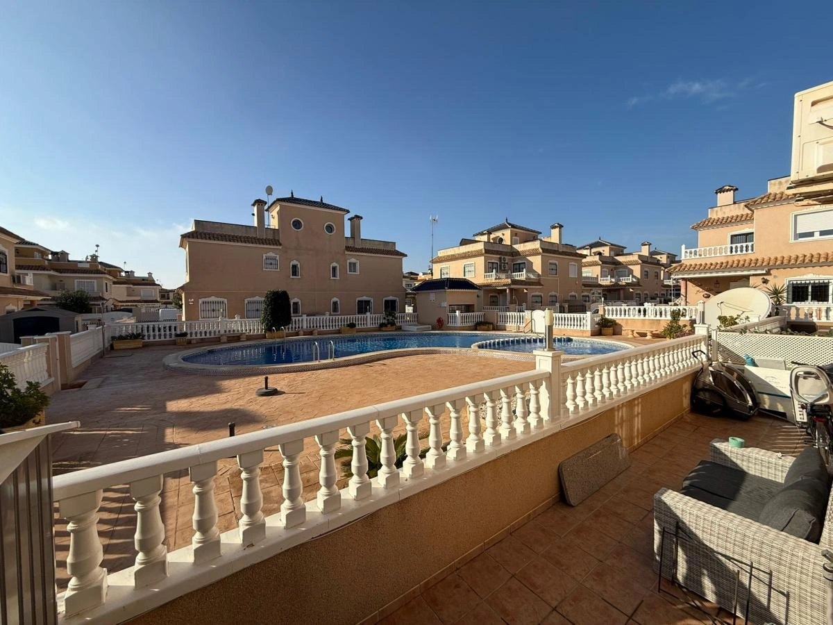 Semi-detached Villa à la vente à Torre De La Horadada