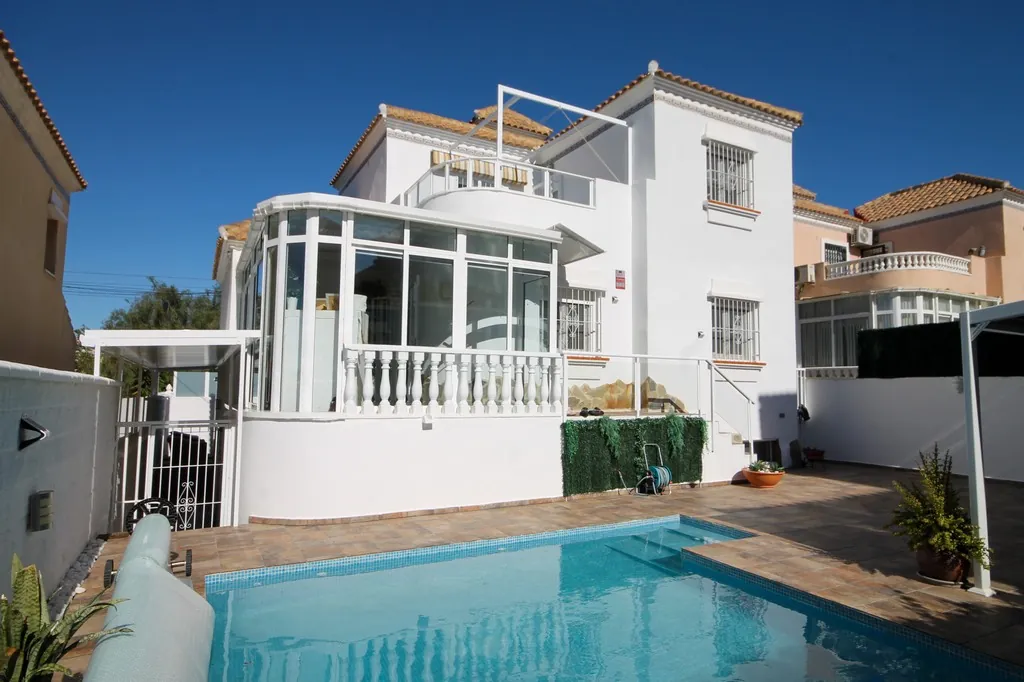 Villa til salg i San Miguel De Salinas