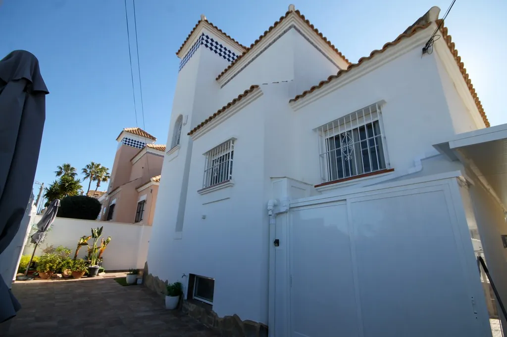 Villa til salg i San Miguel De Salinas