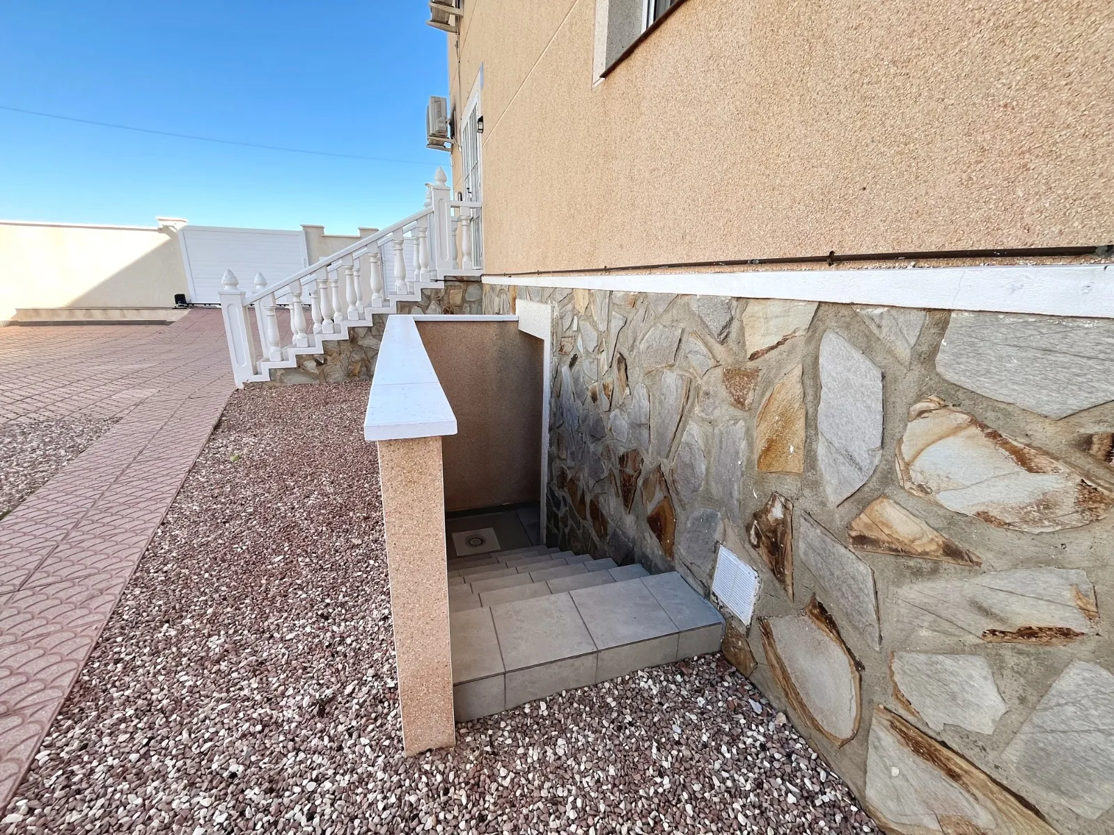 Villa for sale in Benijófar