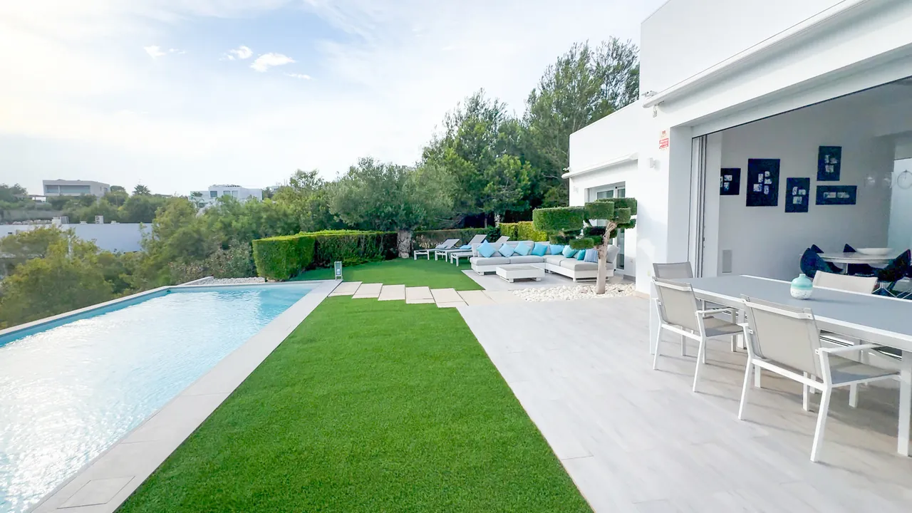 Villa te verkoop in Las Colinas Golf Resort