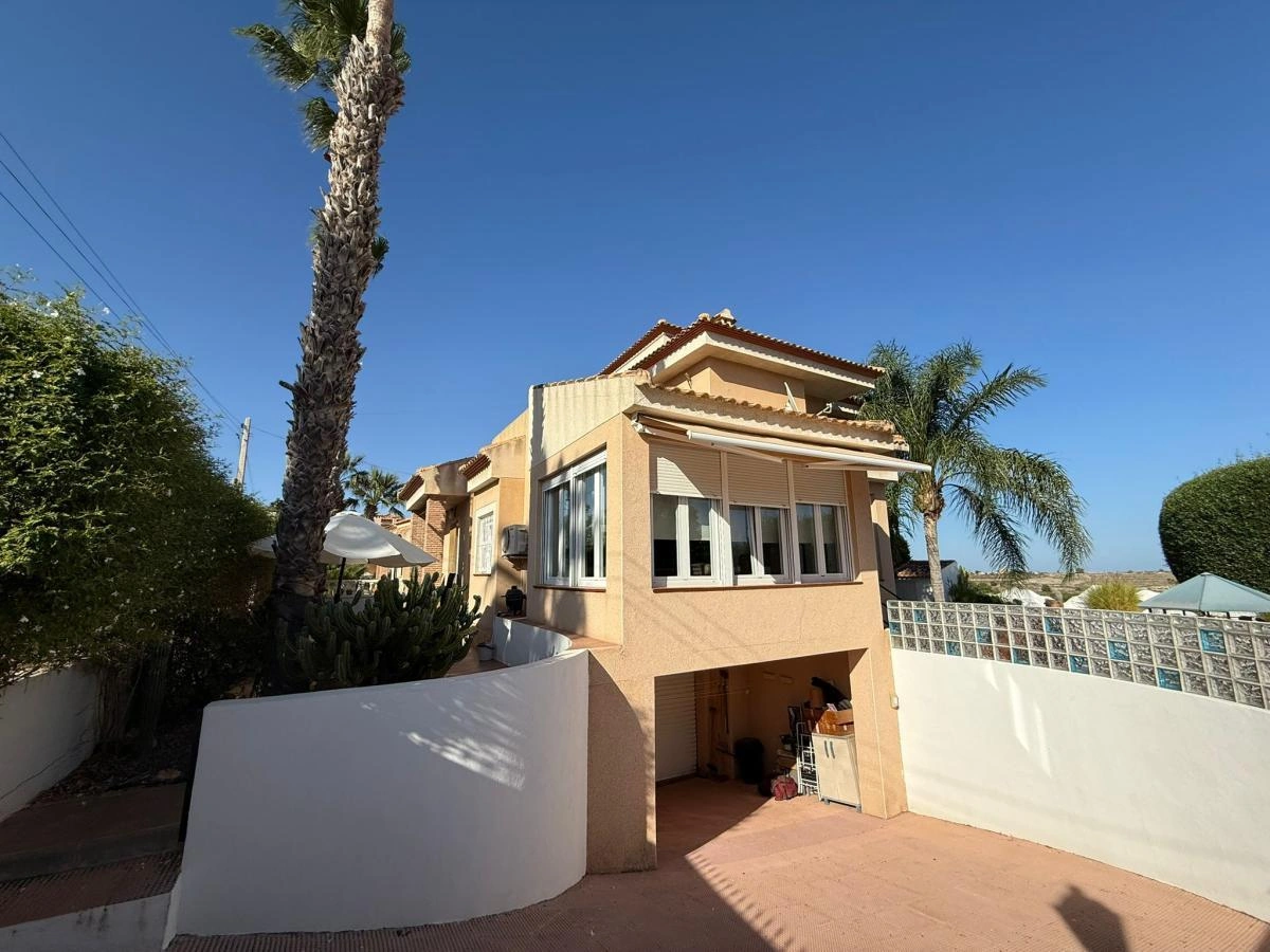 Detached Villa for sale in San Miguel De Salinas