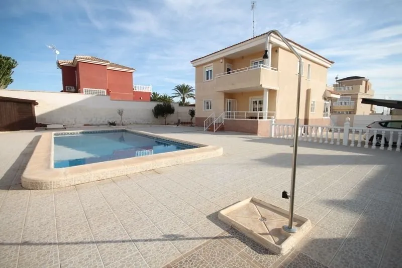 Detached Villa à la vente à Torrevieja