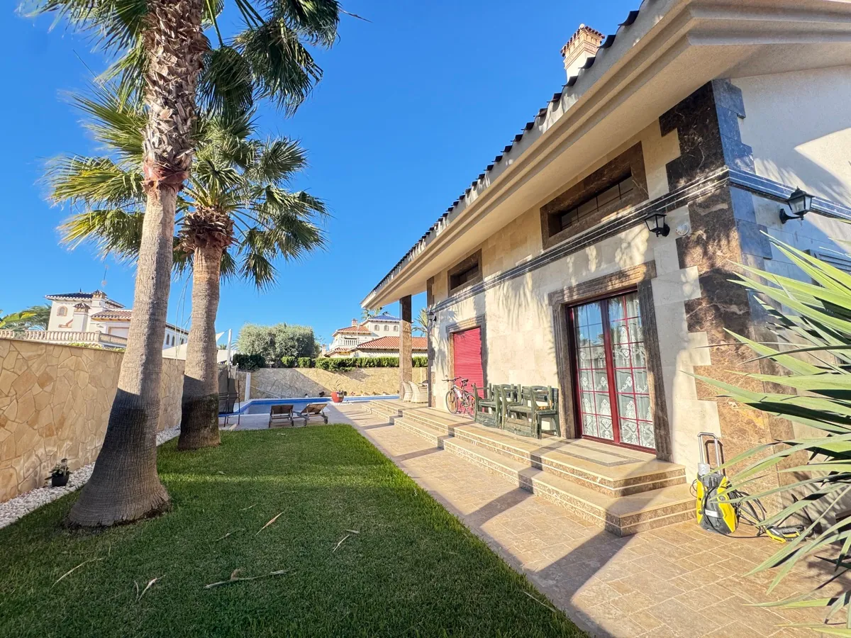 Villa zum verkauf in Cabo Roig