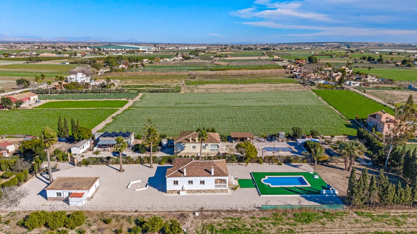 Country house for sale in Dolores