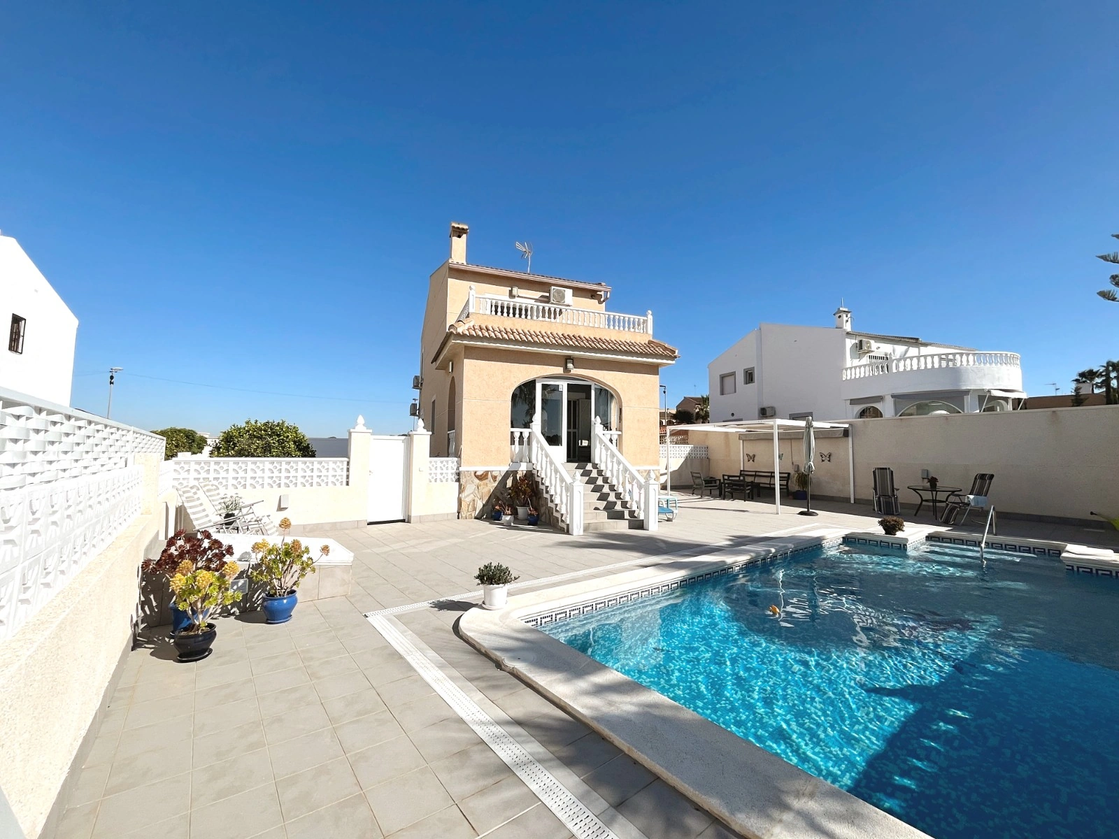 Villa for sale in Benijófar