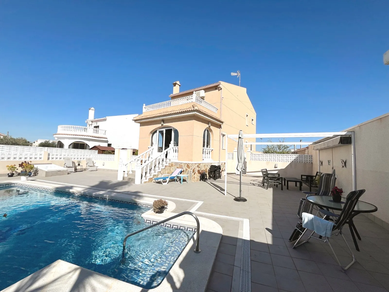 Villa for sale in Benijófar