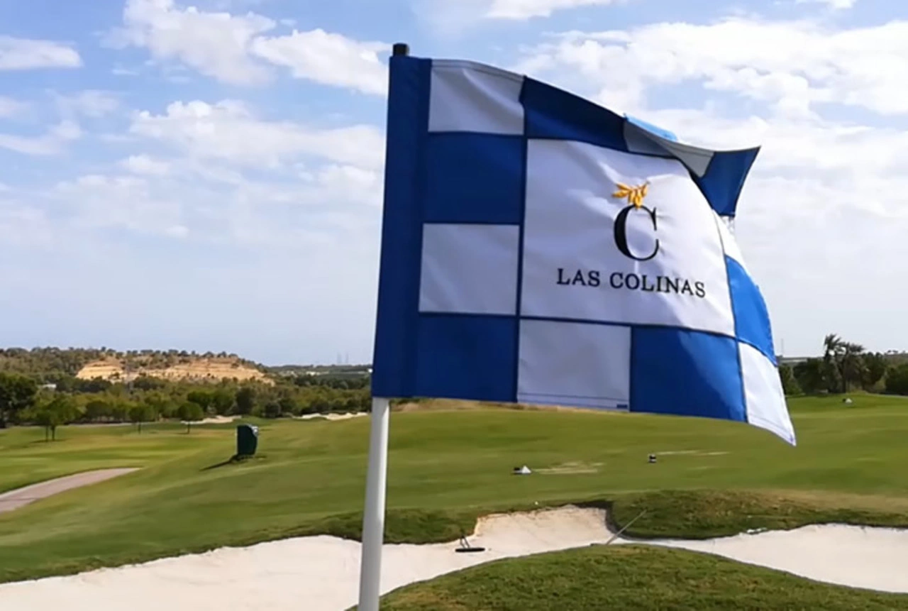 Villa te verkoop in Las Colinas Golf Resort