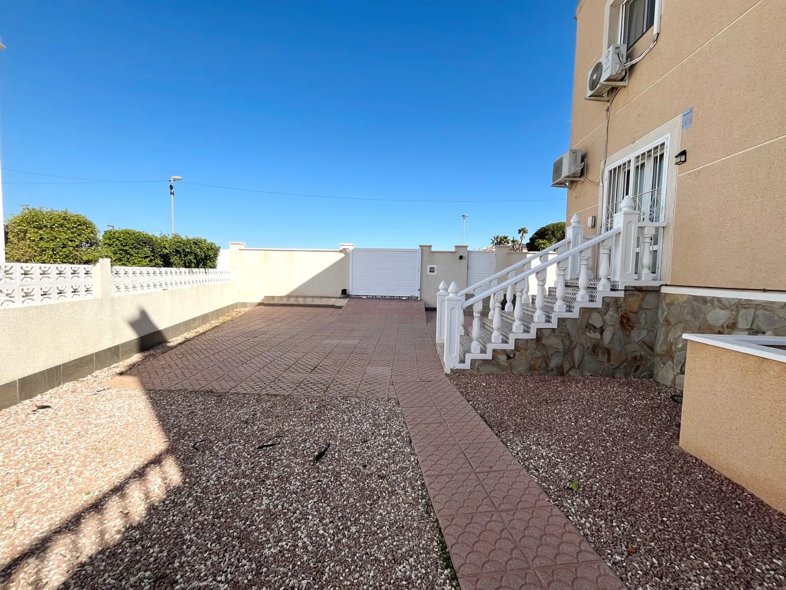 Villa for sale in Benijófar