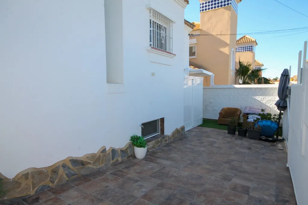 Villa til salg i San Miguel De Salinas