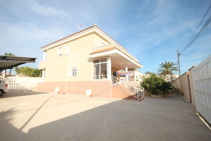 Detached Villa à la vente à Torrevieja