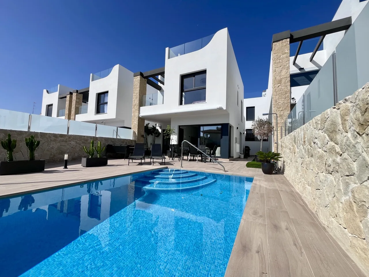 Villa for sale in Punta Prima