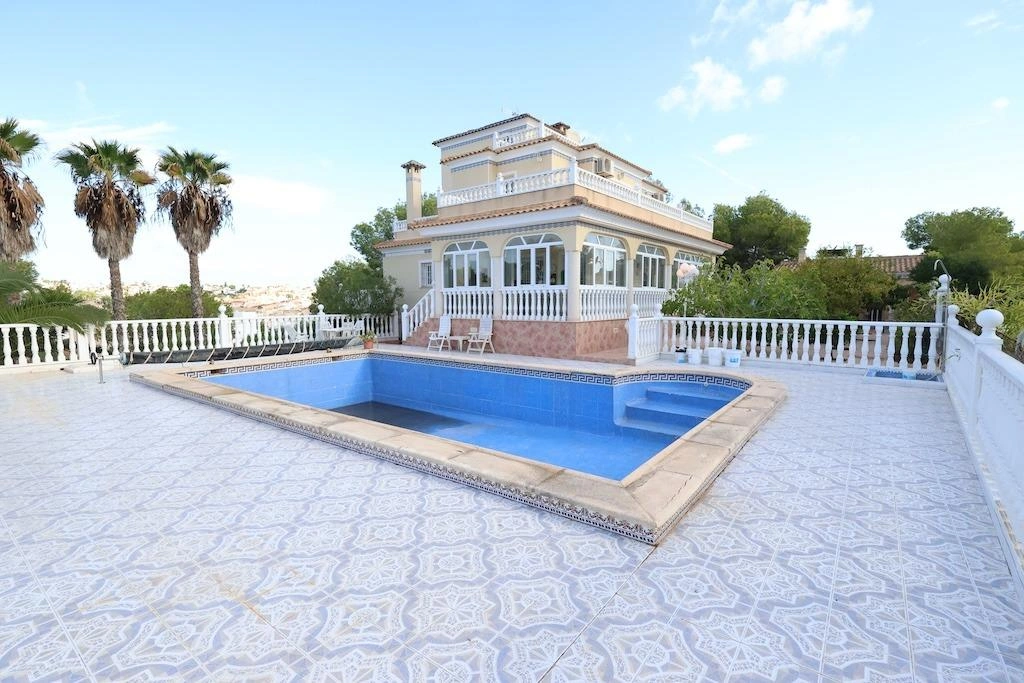 Villa til salg i Orihuela Costa