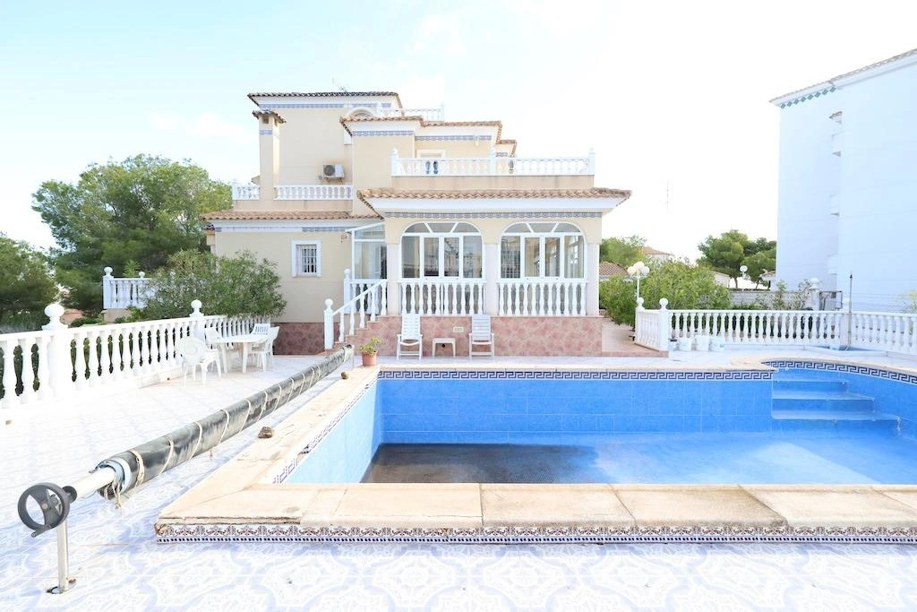 Villa til salg i Orihuela Costa