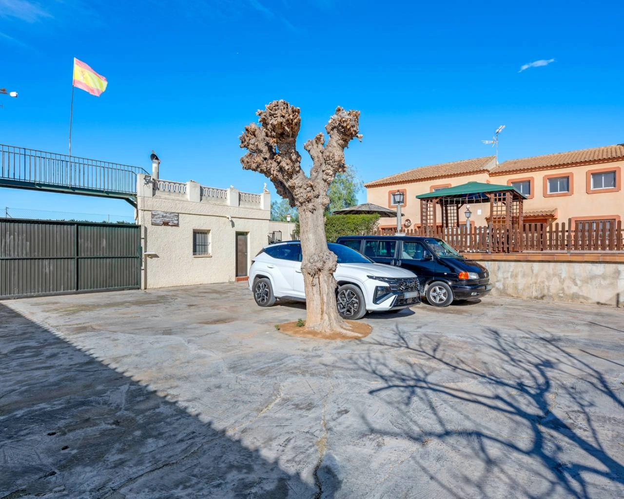 Finca for sale in Los Montesinos
