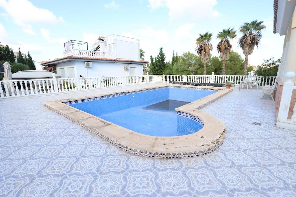 Villa til salg i Orihuela Costa