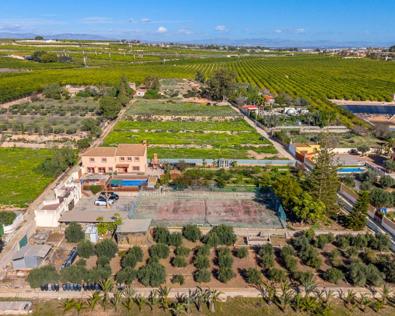 Finca for sale in Los Montesinos