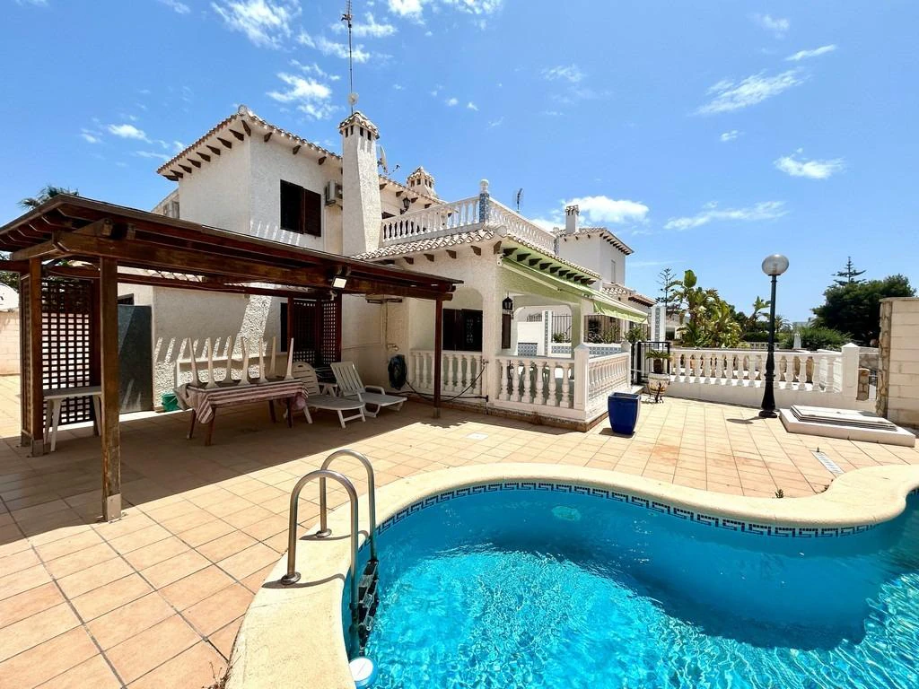Villa à la vente à Orihuela Costa