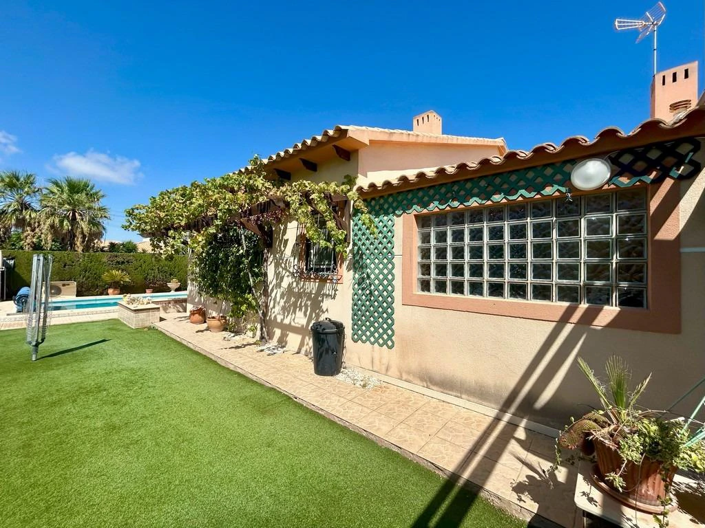 Villa for sale in Orihuela Costa