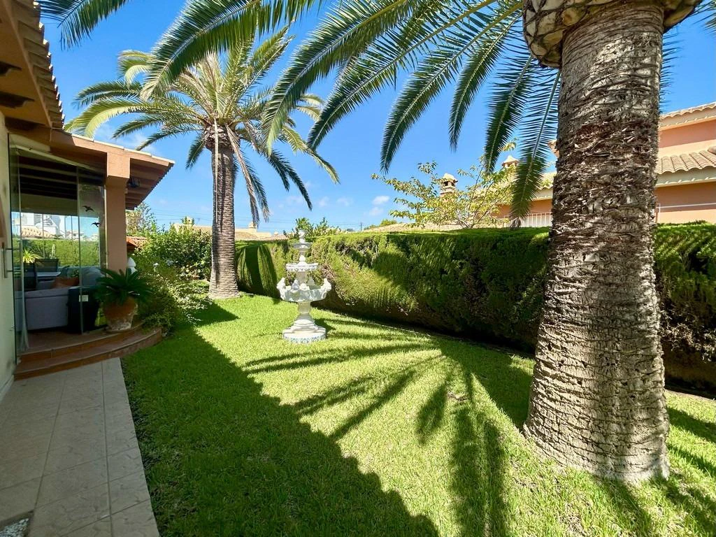 Villa for sale in Orihuela Costa
