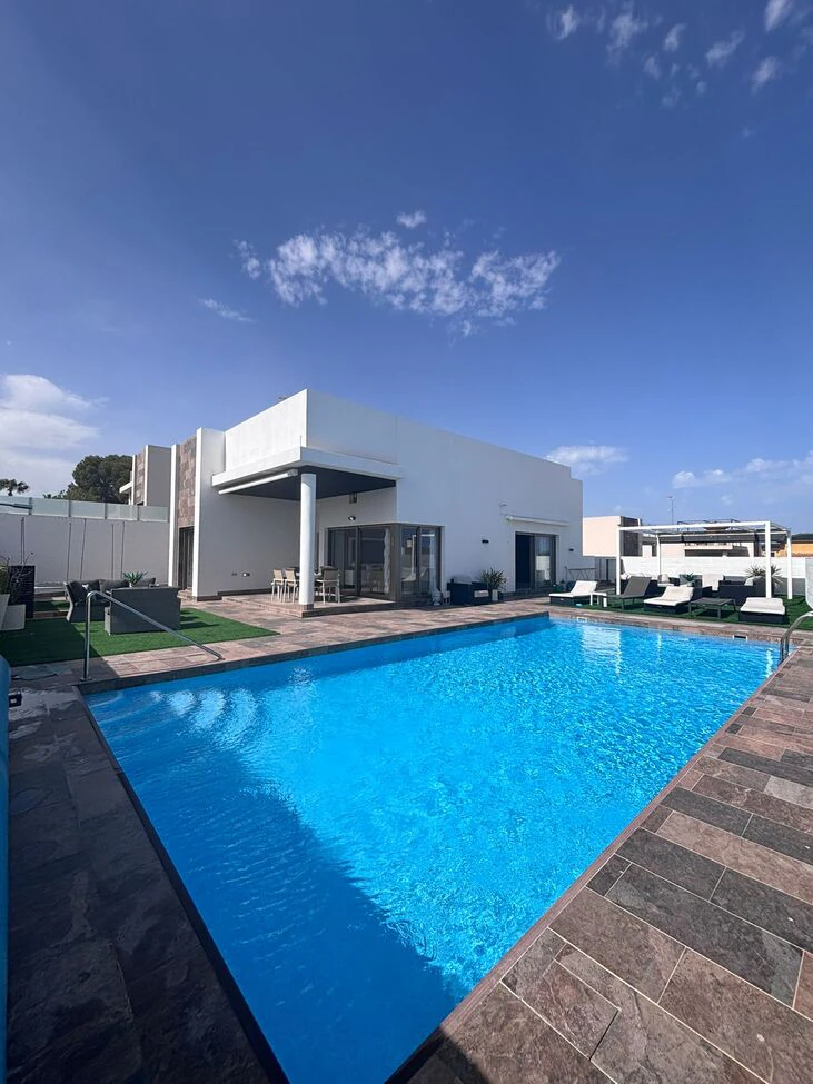 Villa til salg i Villamartin