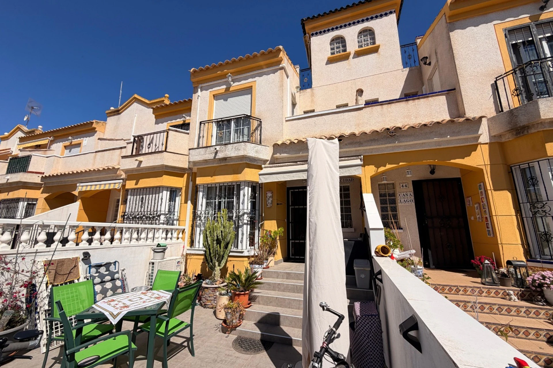 Maison jumelée à la vente à El Raso