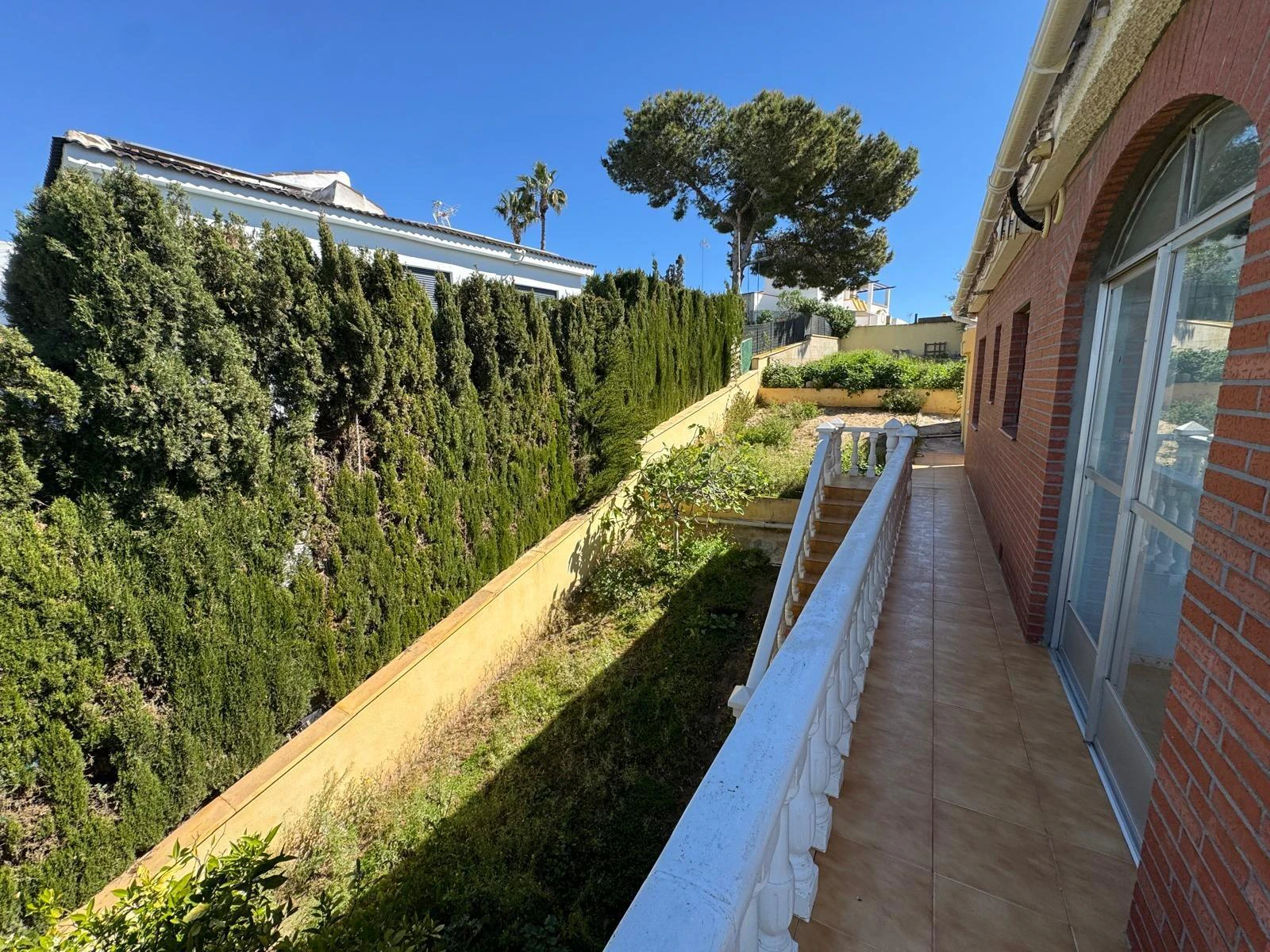 Chalet mitoyen avec grand terrain et magnifiques vues à Torrevieja – Quartier Los Balcones