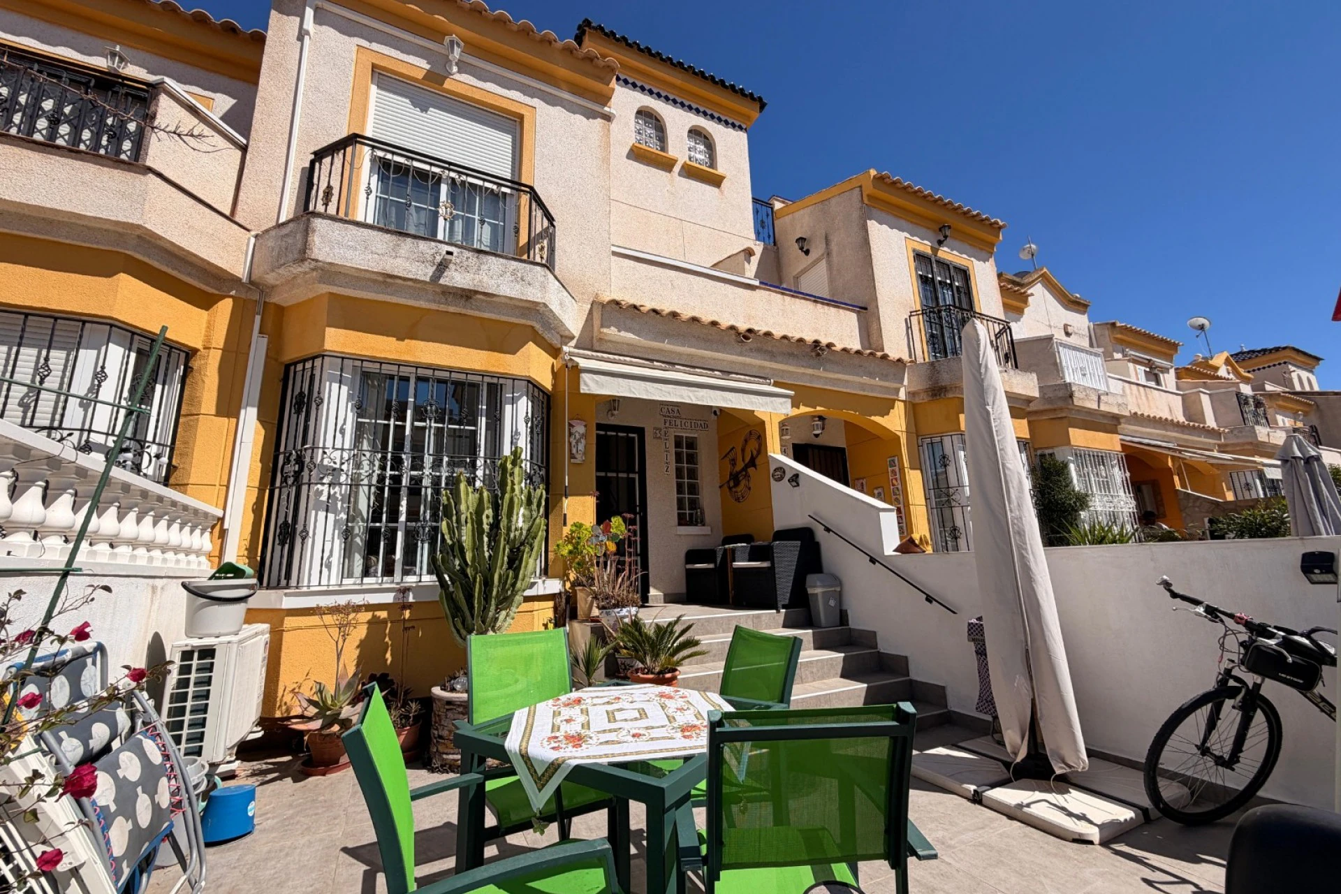 Maison jumelée à la vente à El Raso
