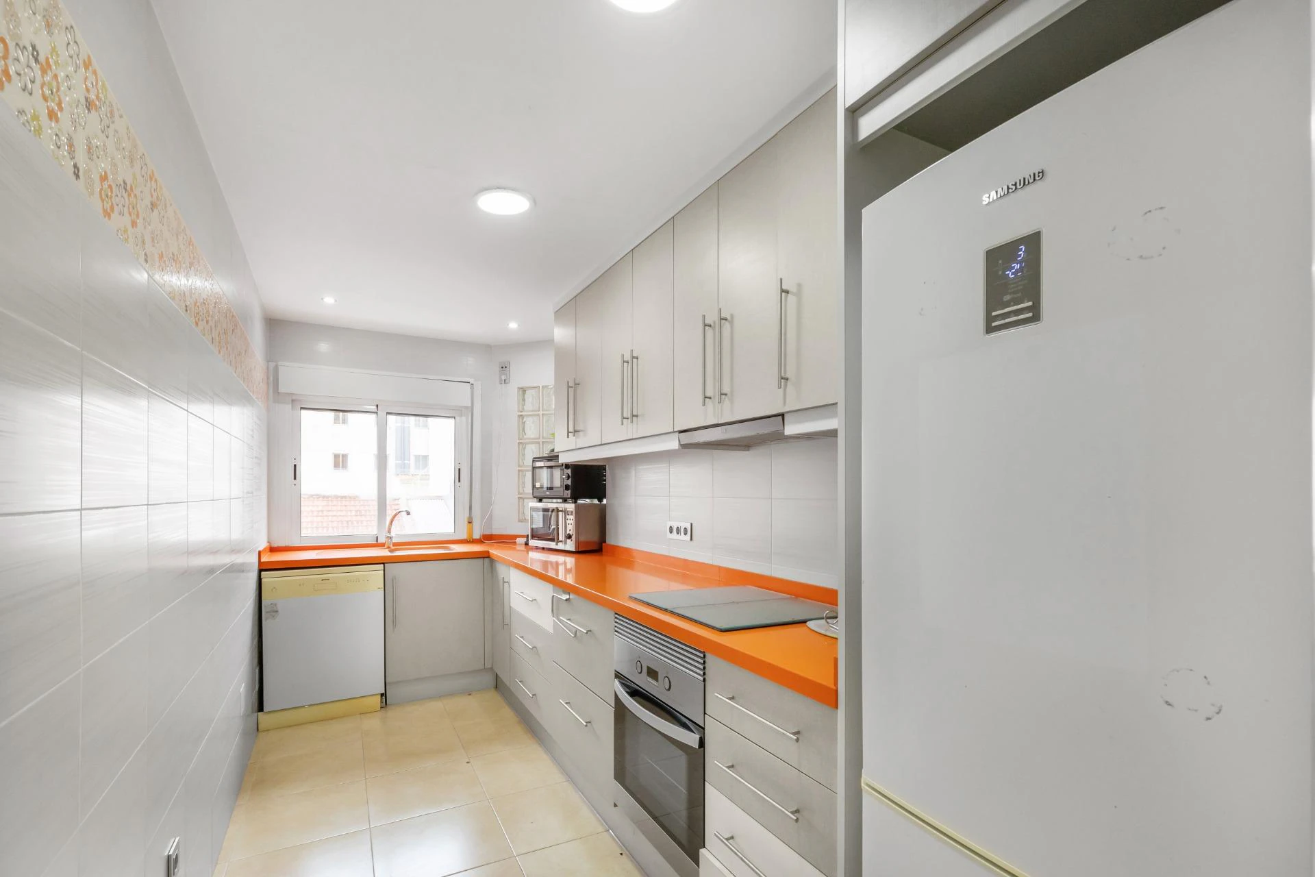 Rymlig lägenhet med 4 sovrum i centralt område – Calle San Pascual (intill Calle Orihuela)