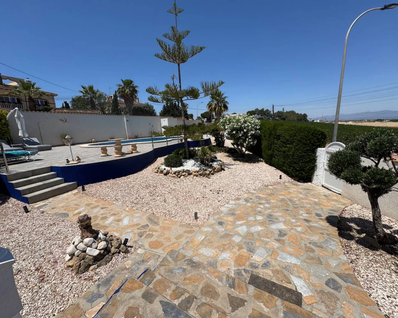 Villa for sale in Algorfa
