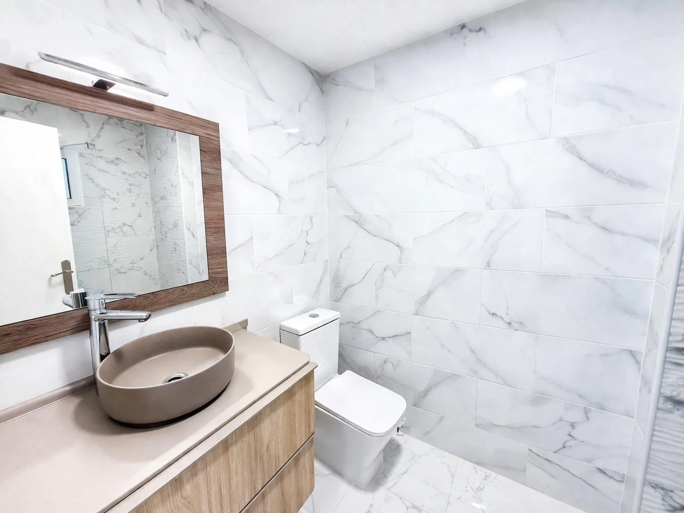 Opportunity to buy a renovated 2-bedroom apartment with a swimming pool