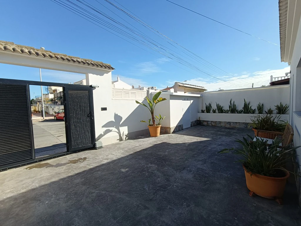 Villa te verkoop in El Chaparral