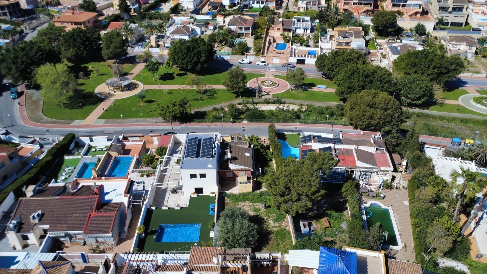 Chalet mitoyen avec grand terrain et magnifiques vues à Torrevieja – Quartier Los Balcones
