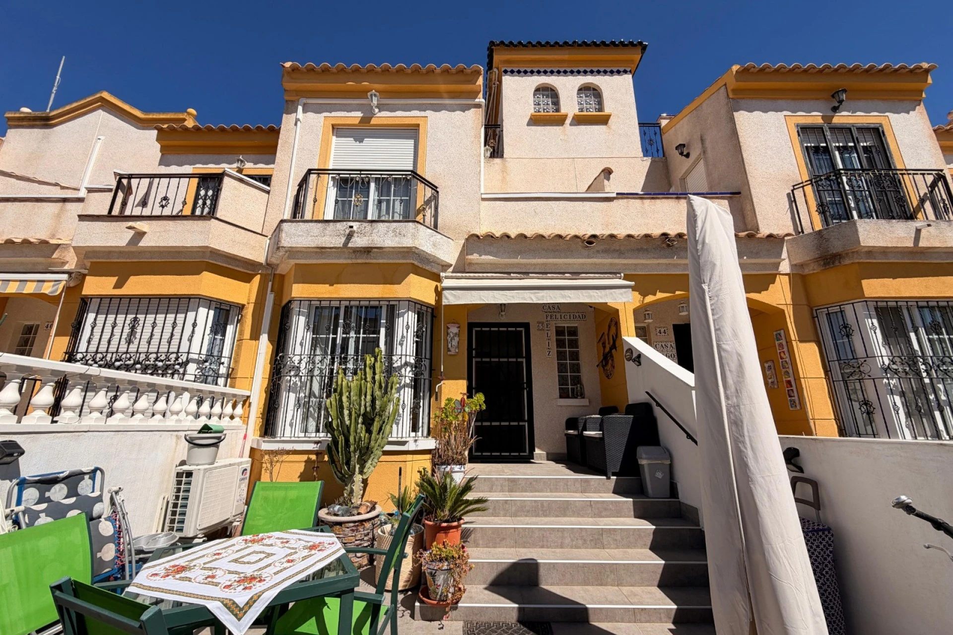 Maison jumelée à la vente à El Raso
