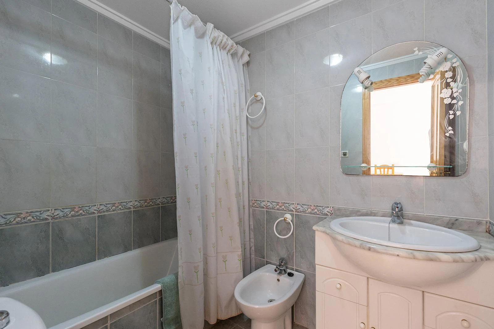 Opportunity next to Los Locos beach, 2 bedrooms, pool and garage