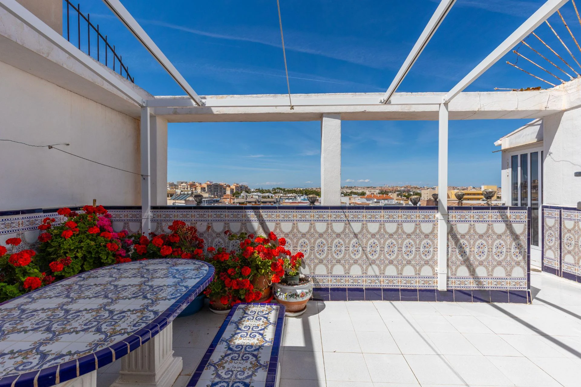 Penthouse met infinity-terras en uitzicht op zee aan de Fragata-straat, met 3 slaapkamers en garage