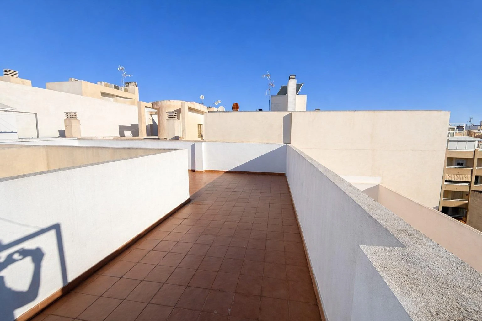 Opportunity: Penthouse with 2 bedrooms and private solarium facing south