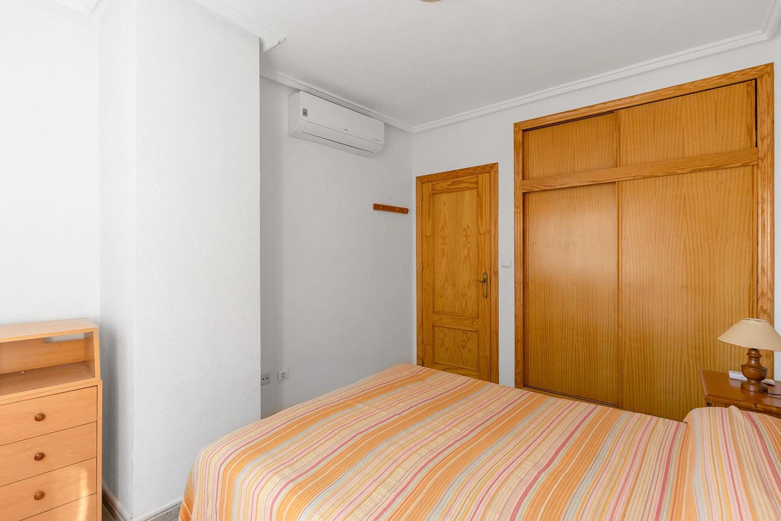 Opportunity next to Los Locos beach, 2 bedrooms, pool and garage